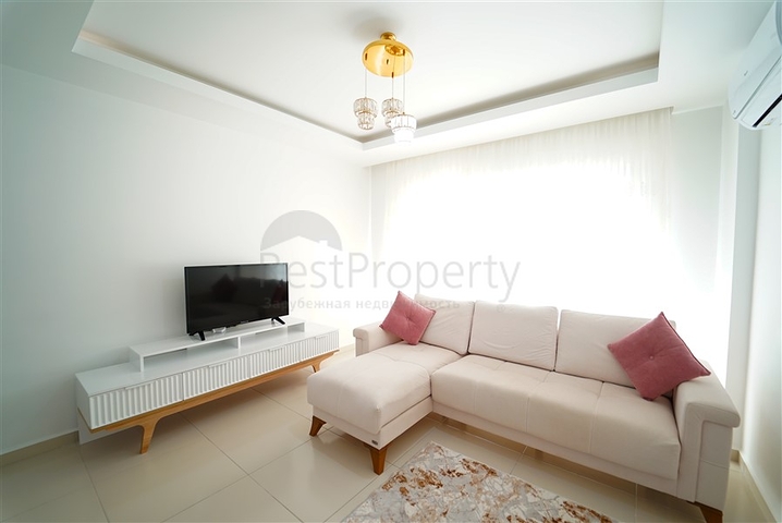 شقة واسعة غرفة وصالة -ضمن مجمع يضم خدمات -في محمودلار / الانيا