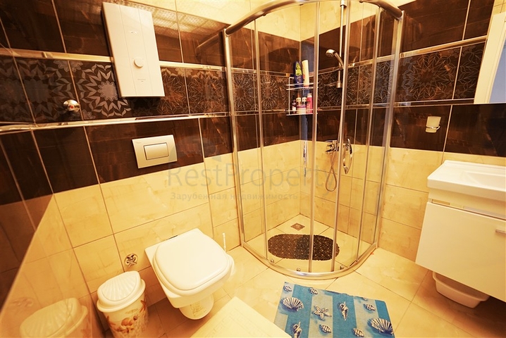 شقة واسعة غرفة وصالة -ضمن مجمع يضم خدمات -في محمودلار / الانيا