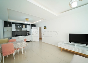 شقة واسعة غرفة وصالة -ضمن مجمع يضم خدمات -في محمودلار / الانيا