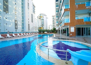 شقة واسعة غرفة وصالة -ضمن مجمع يضم خدمات -في محمودلار / الانيا