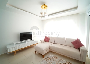 شقة واسعة غرفة وصالة -ضمن مجمع يضم خدمات -في محمودلار / الانيا