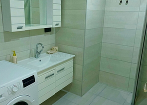 شقة اطلالة بحر في مركز الانيا - تصميم 1+2  مفروشة -ضمن مجمع حديث -مركز الانيا 