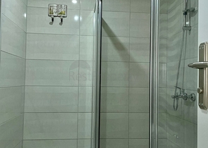 شقة اطلالة بحر في مركز الانيا - تصميم 1+2  مفروشة -ضمن مجمع حديث -مركز الانيا 