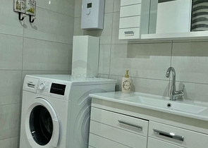 شقة اطلالة بحر في مركز الانيا - تصميم 1+2  مفروشة -ضمن مجمع حديث -مركز الانيا 