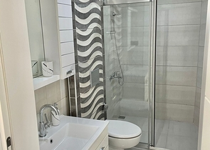 شقة اطلالة بحر في مركز الانيا - تصميم 1+2  مفروشة -ضمن مجمع حديث -مركز الانيا 