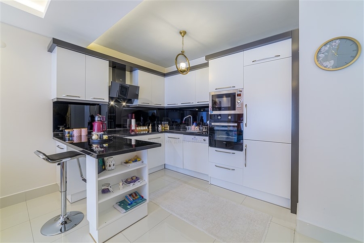 شقة فاخرة -غرفة وصالة مفروشة -ضمن مجمع 5 نجوم - في توسمور / الانيا 