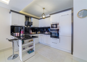 شقة فاخرة -غرفة وصالة مفروشة -ضمن مجمع 5 نجوم - في توسمور / الانيا 