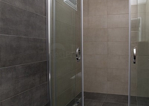 شقة فاخرة -غرفة وصالة مفروشة -ضمن مجمع 5 نجوم - في توسمور / الانيا 