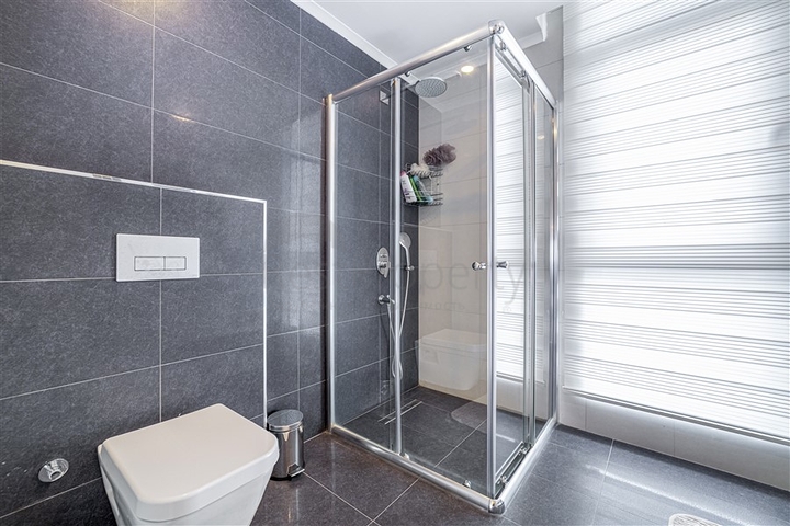 اطلالة بحر - دوبلكس فاخرة ضمن مجمع 5 نجوم - في منطثة توسمور / الانيا 