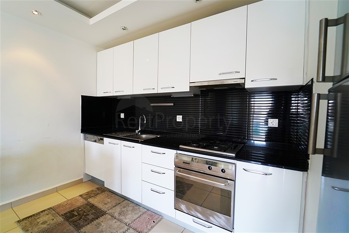 شقة انيقة ضمن مجمع فاخر -تصميم 1+1 مفروشة -في اوبا / الانيا 