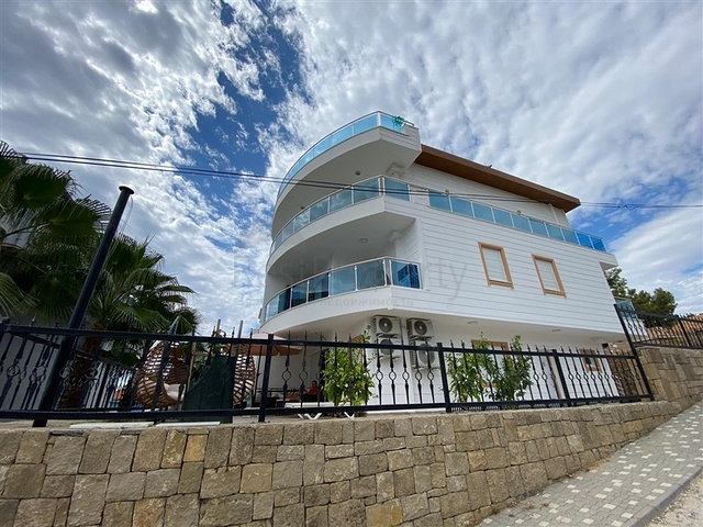 فيلا بسعر مناسب للبيع في الانيا - مستقلة 3 غرف وصالة -حديقة خاصة -في افسلار / الانيا 