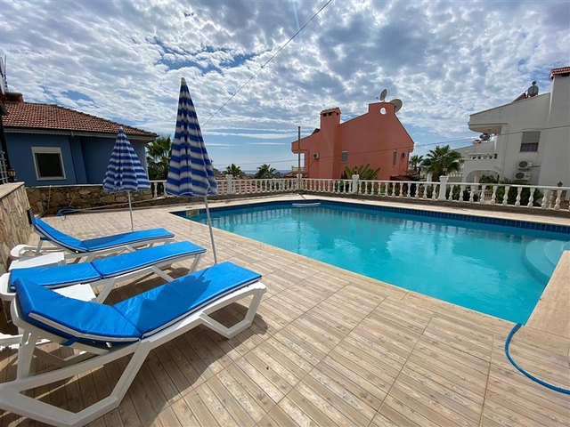 فيلا بسعر مناسب للبيع في الانيا - مستقلة 3 غرف وصالة -حديقة خاصة -في افسلار / الانيا 