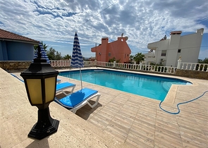 فيلا بسعر مناسب للبيع في الانيا - مستقلة 3 غرف وصالة -حديقة خاصة -في افسلار / الانيا 