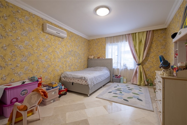 دوبلكس ارضية واسعة -4 غرف وصالة مفروشة -ضمن مجمع انيق -في محمودلار / الانيا 