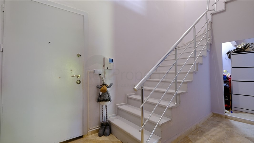 دوبلكس ارضية واسعة -4 غرف وصالة مفروشة -ضمن مجمع انيق -في محمودلار / الانيا 