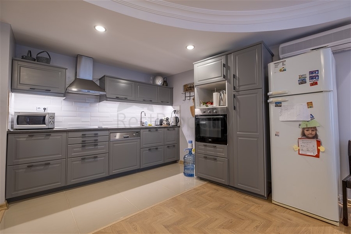 دوبلكس ارضية واسعة -4 غرف وصالة مفروشة -ضمن مجمع انيق -في محمودلار / الانيا 