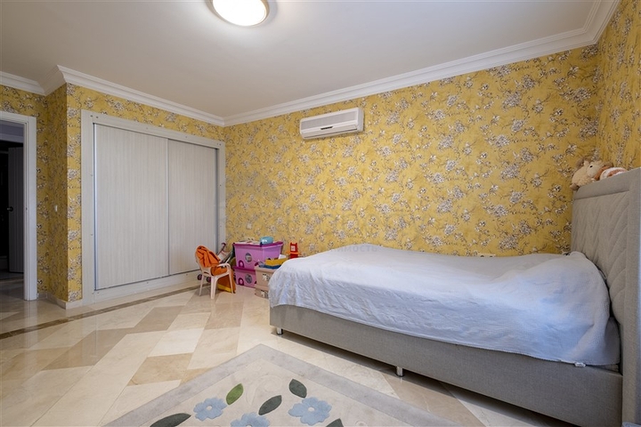 دوبلكس ارضية واسعة -4 غرف وصالة مفروشة -ضمن مجمع انيق -في محمودلار / الانيا 