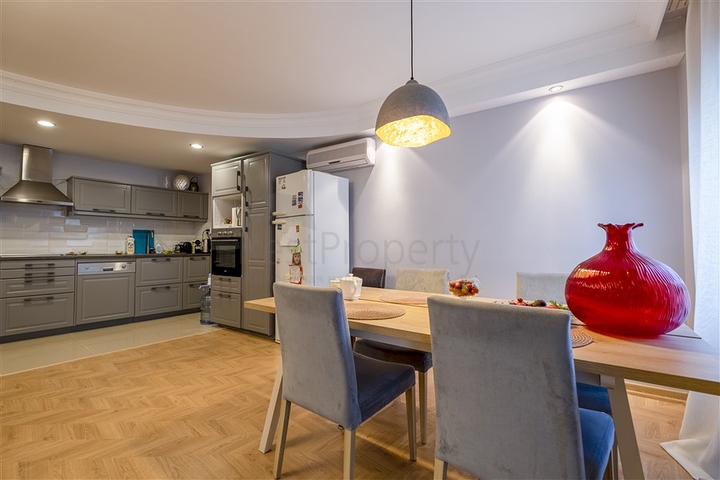 دوبلكس ارضية واسعة -4 غرف وصالة مفروشة -ضمن مجمع انيق -في محمودلار / الانيا 