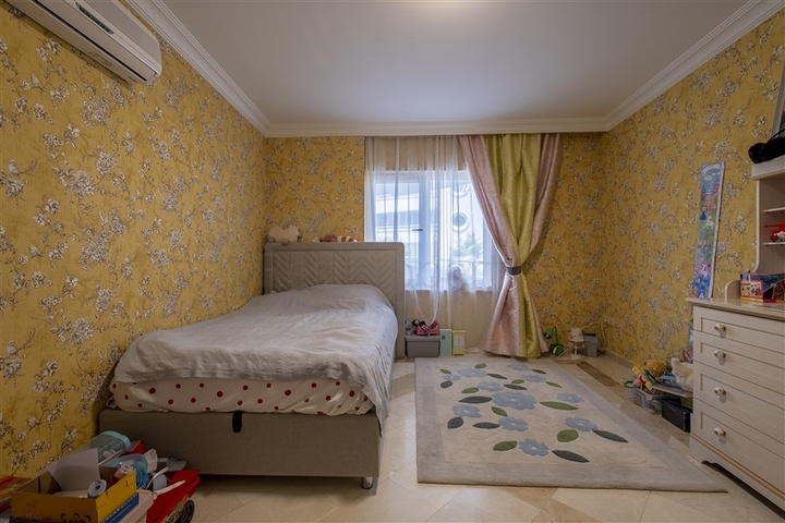 دوبلكس ارضية واسعة -4 غرف وصالة مفروشة -ضمن مجمع انيق -في محمودلار / الانيا 