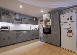 دوبلكس ارضية واسعة -4 غرف وصالة مفروشة -ضمن مجمع انيق -في محمودلار / الانيا 