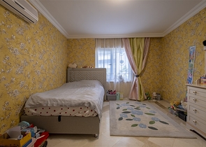 دوبلكس ارضية واسعة -4 غرف وصالة مفروشة -ضمن مجمع انيق -في محمودلار / الانيا 