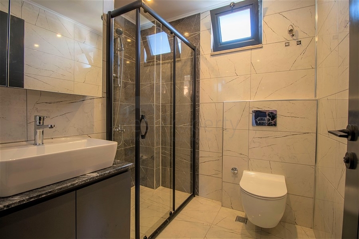 عقارات للبيع في اوبا - دوبلكس 2 غرفة وصالة -مفروشة -مجمع حديث -في اوبا / الانيا 