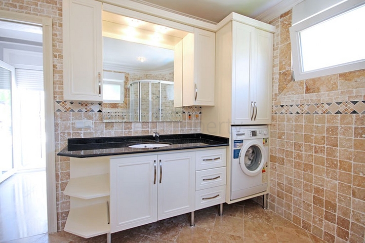 فلل للبيع في الانيا - مستقلة 3 غرف وصالة -في كارجيجاك / الانيا 