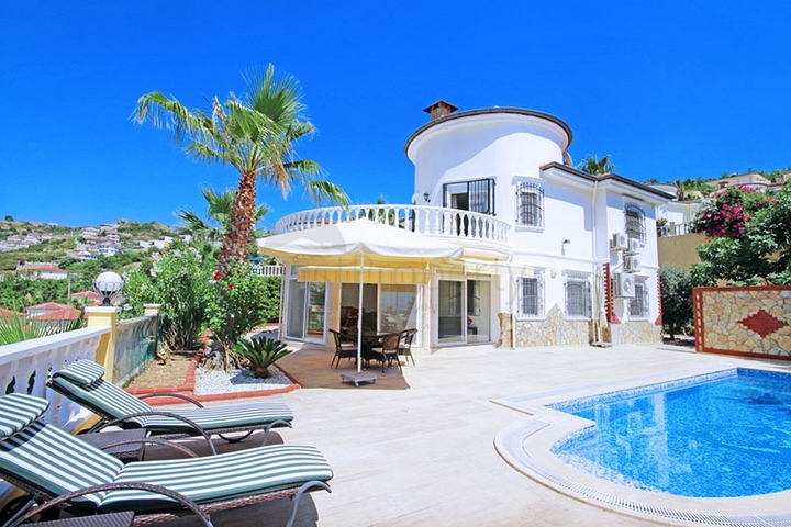 فلل للبيع في الانيا - مستقلة 3 غرف وصالة -في كارجيجاك / الانيا 