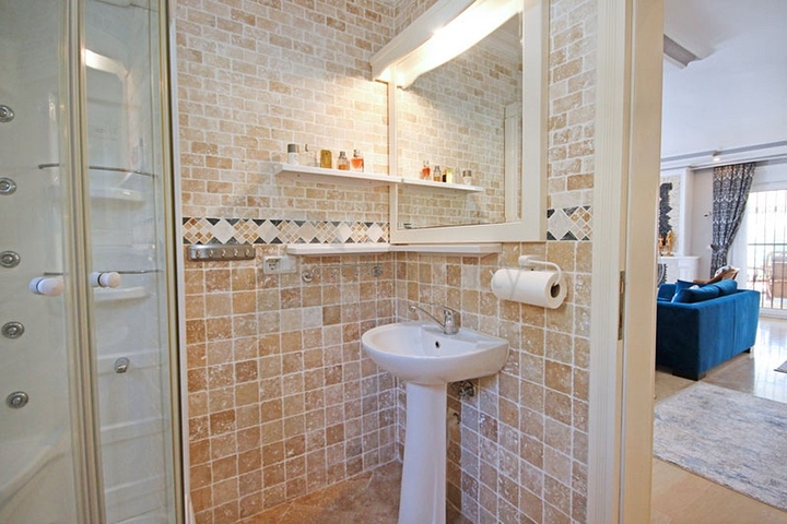 فلل للبيع في الانيا - مستقلة 3 غرف وصالة -في كارجيجاك / الانيا 