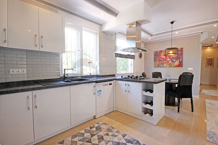 فلل للبيع في الانيا - مستقلة 3 غرف وصالة -في كارجيجاك / الانيا 