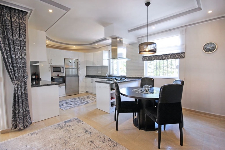 فلل للبيع في الانيا - مستقلة 3 غرف وصالة -في كارجيجاك / الانيا 