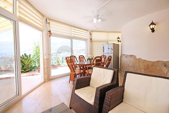 فلل للبيع في الانيا - مستقلة 3 غرف وصالة -في كارجيجاك / الانيا 