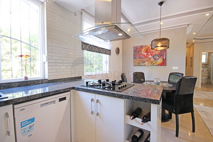 فلل للبيع في الانيا - مستقلة 3 غرف وصالة -في كارجيجاك / الانيا 