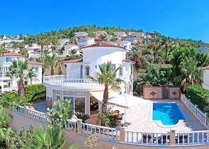 فلل للبيع في الانيا - مستقلة 3 غرف وصالة -في كارجيجاك / الانيا 