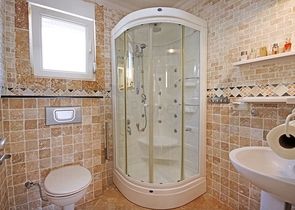 فلل للبيع في الانيا - مستقلة 3 غرف وصالة -في كارجيجاك / الانيا 