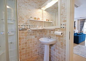 فلل للبيع في الانيا - مستقلة 3 غرف وصالة -في كارجيجاك / الانيا 