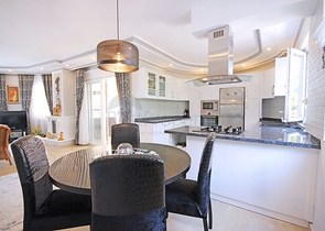 فلل للبيع في الانيا - مستقلة 3 غرف وصالة -في كارجيجاك / الانيا 