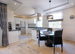 فلل للبيع في الانيا - مستقلة 3 غرف وصالة -في كارجيجاك / الانيا 