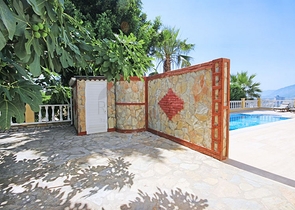 فلل للبيع في الانيا - مستقلة 3 غرف وصالة -في كارجيجاك / الانيا 