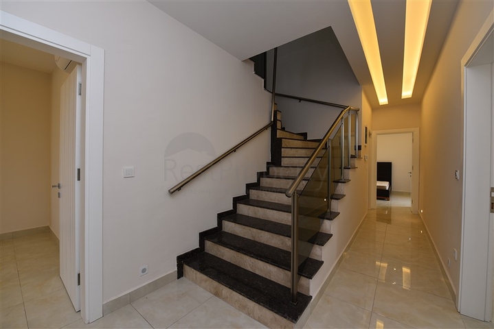 اطلالة بحر -دوبلكس فاخرة -في محمودلار/ الانيا 