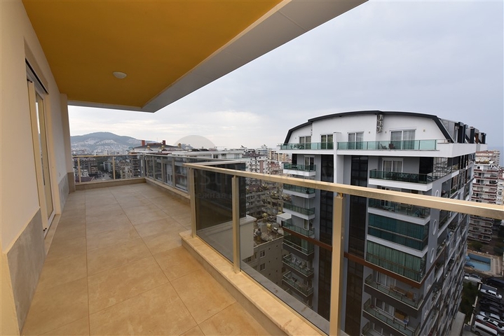 اطلالة بحر -دوبلكس فاخرة -في محمودلار/ الانيا 