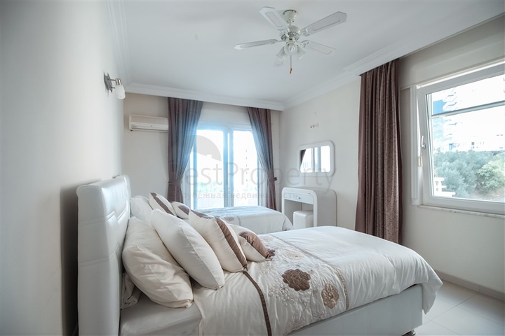 شقة عائلية واسعة -3 غرف وصالة -مجمع يضم خدمات -في محمودلار /الانيا 