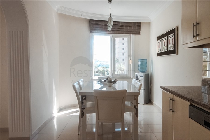 شقة عائلية واسعة -3 غرف وصالة -مجمع يضم خدمات -في محمودلار /الانيا 