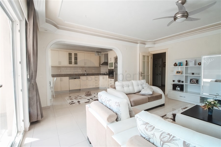 شقة عائلية واسعة -3 غرف وصالة -مجمع يضم خدمات -في محمودلار /الانيا 