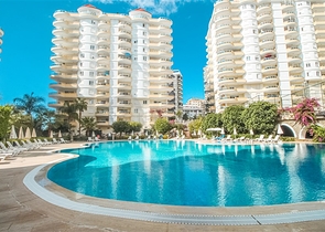 شقة عائلية واسعة -3 غرف وصالة -مجمع يضم خدمات -في محمودلار /الانيا 