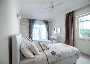 شقة عائلية واسعة -3 غرف وصالة -مجمع يضم خدمات -في محمودلار /الانيا 