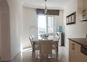 شقة عائلية واسعة -3 غرف وصالة -مجمع يضم خدمات -في محمودلار /الانيا 