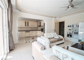 شقة عائلية واسعة -3 غرف وصالة -مجمع يضم خدمات -في محمودلار /الانيا 