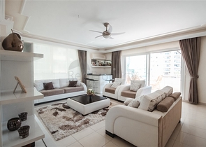 شقة عائلية واسعة -3 غرف وصالة -مجمع يضم خدمات -في محمودلار /الانيا 