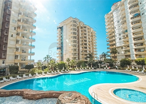 شقة عائلية واسعة -3 غرف وصالة -مجمع يضم خدمات -في محمودلار /الانيا 